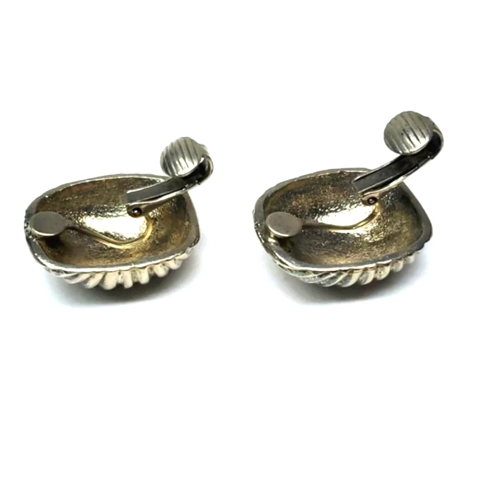 Vintage Silver Toned Oval Ribbed Clip on Earrings